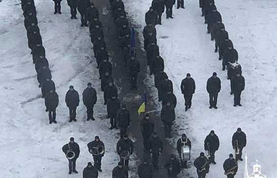 Новини Вінниці / У Вінниці на знак підтримки військовополонених моряків нацгвардійці виконали марш ВМСУ та створили «живий тризуб» (ФОТО. ВІДЕО)
