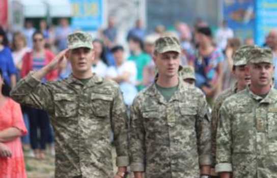 Новини Вінниці / У Вінниці знову бачили військові літаки. У місті офіційно розпочали святкування 15-річниці від Дня створення Повітряних Сил ЗСУ (ФОТО, ВІДЕО)