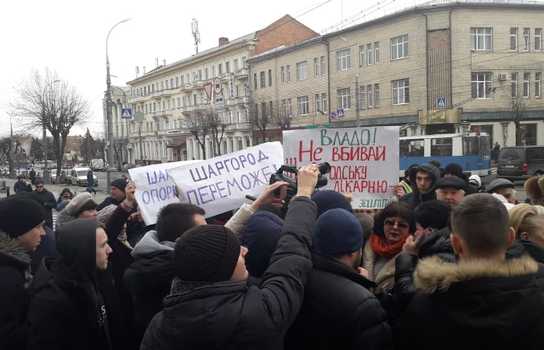 Новини Вінниці / «Медичний» мітинг у Вінниці: понад 4 години представники трьох районів пікетували облдержадміністрацію задля надання лікарням статусу опорних (ФОТО)