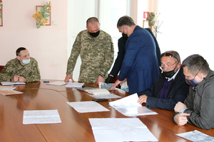 Новини Вінниці / У Вінниці військові заперечують, що віддали під забудову сторічні поховання (ФОТО, ВІДЕО)