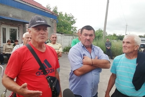 Новини Вінниці / "Ми й самі можемо порізати обладнання...": чому на Кирнасівський цукрозавод на Вінниччині не пускають власників (ФОТО, ВІДЕО)
