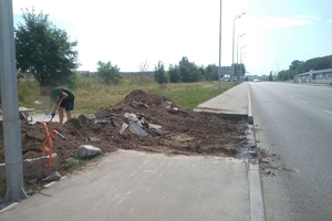 Новини Вінниці / У Вінниці для будівництва приватного будинку зруйнували тротуар (ФОТО)