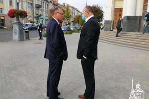 Новини Вінниці / У Вінниці під "акомпанемент" кадрових протестів почалась остання чергова сесія облради цього скликання (ФОТО, ВІДЕО)