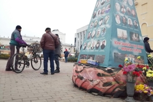 Новини Вінниці / "Не марною була Революція": у Вінниці активні учасники Майдану запалювали лампадки та згадували події семирічної давнини (ФОТО, ВІДЕО)