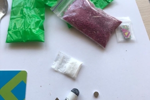 Новости Винницы и области / У Вінниці поліцейські "вполювали" наркорозповсюджувача (ФОТО) / Інформаційний портал На Париже Новини Вінниці / У Вінниці поліцейські "вполювали" наркорозповсюджувача (ФОТО)