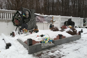 Новости Винницы и области / Шини й барикада на в'їзді до міста: акцію пам’яті у незвичному форматі влаштували активісти у Вінниці (ФОТО, ВІДЕО) / Інформаційний портал На Париже Новини Вінниці / Шини й барикада на в'їзді до міста: акцію пам’яті у незвичному форматі влаштували активісти у Вінниці (ФОТО, ВІДЕО)