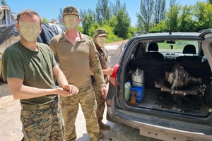 Новости Винницы и области / Шестерню від музейного експонату зі Стрижавки вінницькі волонтери передали для відновлення бойової техніки / Інформаційний портал На Париже Новини Вінниці / Шестерню від музейного експонату зі Стрижавки вінницькі волонтери передали для відновлення бойової техніки