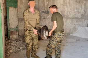 Новости Винницы и области / Шестерню від музейного експонату зі Стрижавки вінницькі волонтери передали для відновлення бойової техніки / Інформаційний портал На Париже Новини Вінниці / Шестерню від музейного експонату зі Стрижавки вінницькі волонтери передали для відновлення бойової техніки