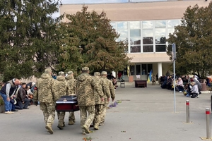 Новини Вінниці / На Вінниччині до місця вічного спочинку провели військового Олександра Пугачова