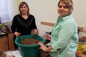 Новини Вінниці / Вінничанки приготували двадцять п'ять літрів смачної куті для поранених українських військових
