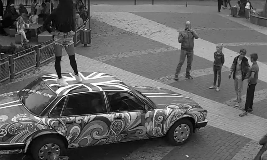 У Вінниці вирішили прибрати з площі Ліверпуль раритетний «Ягуар» / Новости Винницы и области / Інформаційний портал На Париже Новини Вінниці / У Вінниці вирішили прибрати з площі Ліверпуль раритетний «Ягуар»