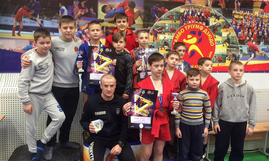 Вінницькі самбісти вибороли дев'ять медалей на всеукраїнському турнірі / Новости Винницы и области / Інформаційний портал На Париже Новини Вінниці / Вінницькі самбісти вибороли дев'ять медалей на всеукраїнському турнірі