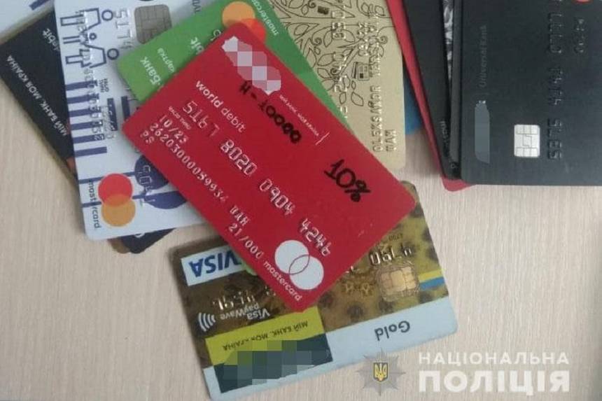 Затримали шахраїв, які зняли благодійні кошти із рахунку родини погорільців з Вінниччини (ФОТО) / Новости Винницы и области / Інформаційний портал На Париже Новини Вінниці / Затримали шахраїв, які зняли благодійні кошти із рахунку родини погорільців з Вінниччини (ФОТО)