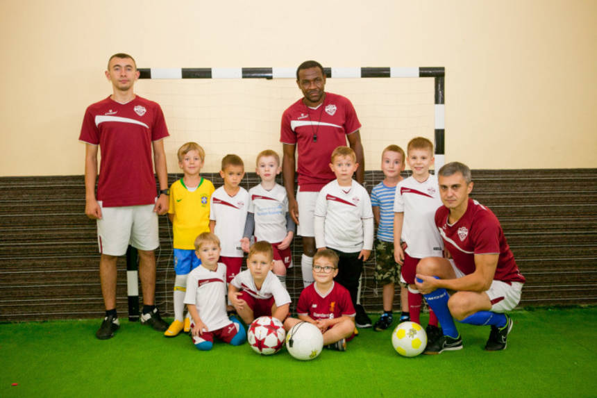 Головний тренер вінницької «Ниви» Колінз Нгаха: «У Камеруні моє призначення викликало великий ажіотаж» / Новости Винницы и области / Інформаційний портал На Париже Новини Вінниці / Головний тренер вінницької «Ниви» Колінз Нгаха: «У Камеруні моє призначення викликало великий ажіотаж»