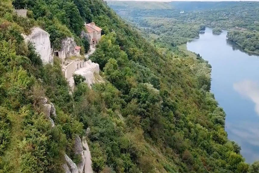 Як виглядає Лядівський монастир, що на Вінниччині, з висоти пташиного польоту (ВІДЕО) / Новости Винницы и области / Інформаційний портал На Париже Новини Вінниці / Як виглядає Лядівський монастир, що на Вінниччині, з висоти пташиного польоту (ВІДЕО)