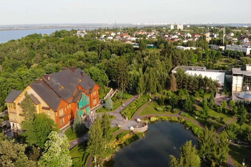 Як вінничани над Межигір’ям «літали» (ВІДЕО) / Новости Винницы и области / Інформаційний портал На Париже Новини Вінниці / Як вінничани над Межигір’ям «літали» (ВІДЕО)