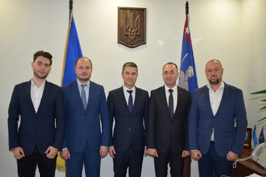 Вінничани та черкащани підписали меморандум співробітництва, з містом Умань вирішила «дружити» не одна, а дві територіальні громади / Новости Винницы и области / Інформаційний портал На Париже Новини Вінниці / Вінничани та черкащани підписали меморандум співробітництва, з містом Умань вирішила «дружити» не одна, а дві територіальні громади