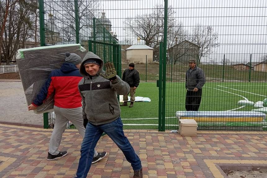 В селі на Вінниччині світлинами чоловіків заохочують до безкоштовної роботи. В ОТГ винайшли спосіб по залученню працівників / Новости Винницы и области / Інформаційний портал На Париже Новини Вінниці / В селі на Вінниччині світлинами чоловіків заохочують до безкоштовної роботи. В ОТГ винайшли спосіб по залученню працівників