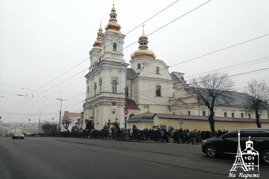 У Вінниці тисячі людей прийшли освячувати воду до Спасо-Преображенського собору ПЦУ (ФОТО, ВІДЕО) / Новости Винницы и области / Інформаційний портал На Париже Новини Вінниці / У Вінниці тисячі людей прийшли освячувати воду до Спасо-Преображенського собору ПЦУ (ФОТО, ВІДЕО)