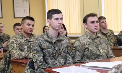 У Вінниці студентам розповіли про бої за Дебальцеве / Новости Винницы и области / Інформаційний портал На Парижі Новини Вінниці / У Вінниці студентам розповіли про бої за Дебальцеве