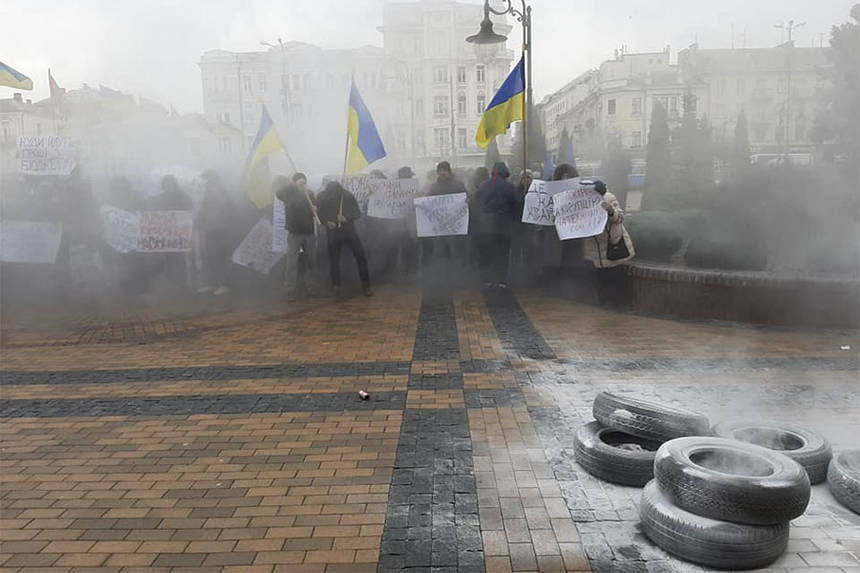 У Вінниці спортсменів у масках залучили до мітингу «проти корупції». Нардеп Пашковський пояснив, що запрошував усіх / Новости Винницы и области / Інформаційний портал На Париже Новини Вінниці / У Вінниці спортсменів у масках залучили до мітингу «проти корупції». Нардеп Пашковський пояснив, що запрошував усіх