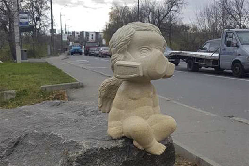 В Ситуаційному центрі Вінниці «показали» молодиків, які викрали скульптуру янгола (ВІДЕО) / Новости Винницы и области / Інформаційний портал На Париже Новини Вінниці / В Ситуаційному центрі Вінниці «показали» молодиків, які викрали скульптуру янгола (ВІДЕО)