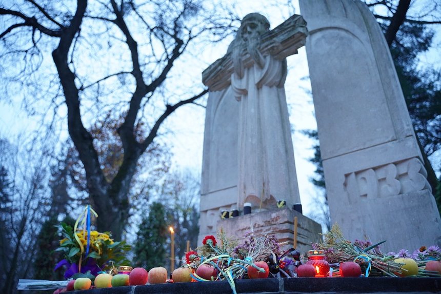 Вінничанам нагадали про Всеукраїнську акцію «Запали свічку!» / Новости Винницы и области / Інформаційний портал На Париже Новини Вінниці / Вінничанам нагадали про Всеукраїнську акцію «Запали свічку!»