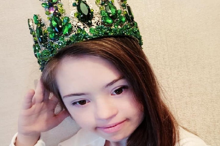 Школярка з Вінниччини "під ялиночку" отримала корону «Міс Україночка 2020» / Новости Винницы и области / Інформаційний портал На Париже Новини Вінниці / Школярка з Вінниччини "під ялиночку" отримала корону «Міс Україночка 2020»