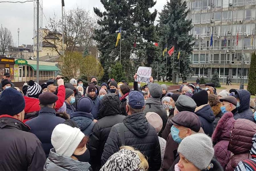 У центрі Вінниці люди протестують проти нових тарифів на газ (ФОТО, ВІДЕО) / Новости Винницы и области / Інформаційний портал На Париже Новини Вінниці / У центрі Вінниці люди протестують проти нових тарифів на газ (ФОТО, ВІДЕО)