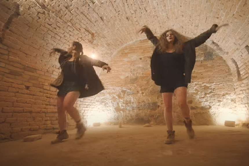 У підземеллях в центрі Вінниці зняли танцювальний кліп про локдаун (ВІДЕО) / Новости Винницы и области / Інформаційний портал На Париже Новини Вінниці / У підземеллях в центрі Вінниці зняли танцювальний кліп про локдаун (ВІДЕО)