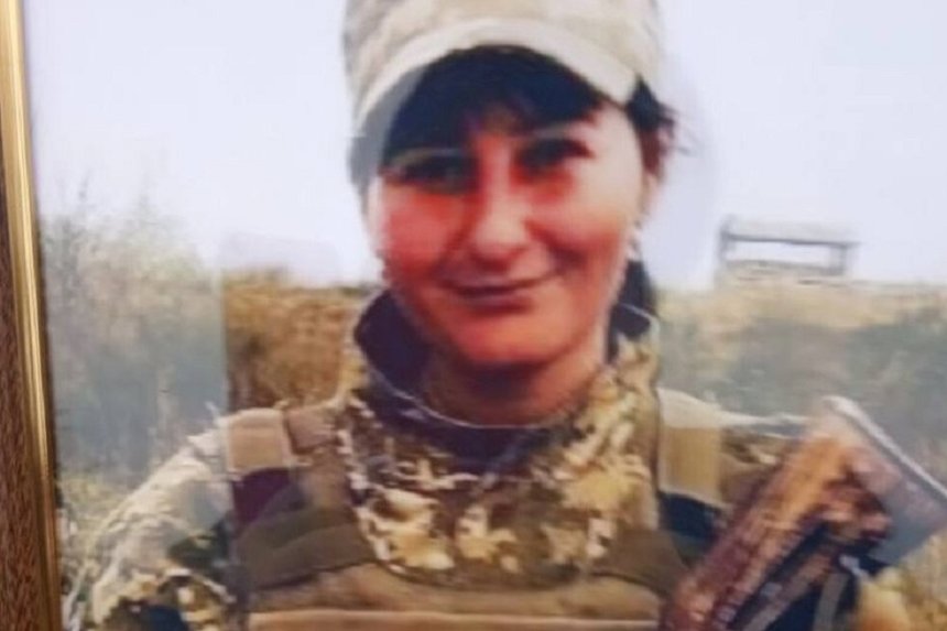 На Вінниччині поховали померлу на війні Вікторію Слободянюк. Припускають, що жінка вчинила самогубство / Новости Винницы и области / Інформаційний портал На Париже Новини Вінниці / На Вінниччині поховали померлу на війні Вікторію Слободянюк. Припускають, що жінка вчинила самогубство