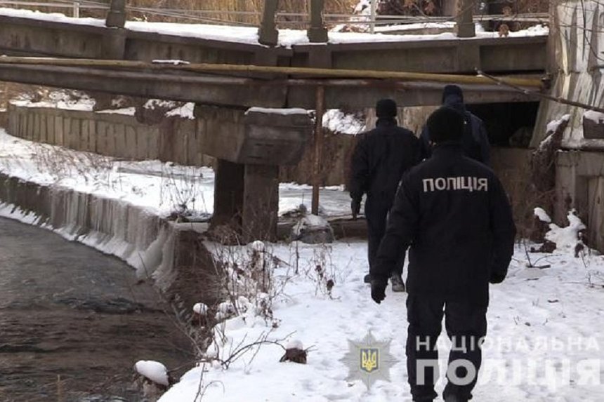 У Києві з річки дістали тіло загиблого військового з Вінниччини: поліція проводить розслідування (ФОТО, ВІДЕО) / Новости Винницы и области / Інформаційний портал На Париже Новини Вінниці / У Києві з річки дістали тіло загиблого військового з Вінниччини: поліція проводить розслідування (ФОТО, ВІДЕО)