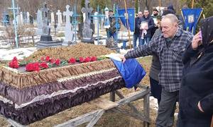 У Жмеринському районі на Вінниччині поховали загиблого в зоні бойових дій Сергія Сорочинського / Новости Винницы и области / Інформаційний портал На Парижі Новини Вінниці / У Жмеринському районі на Вінниччині поховали загиблого в зоні бойових дій Сергія Сорочинського