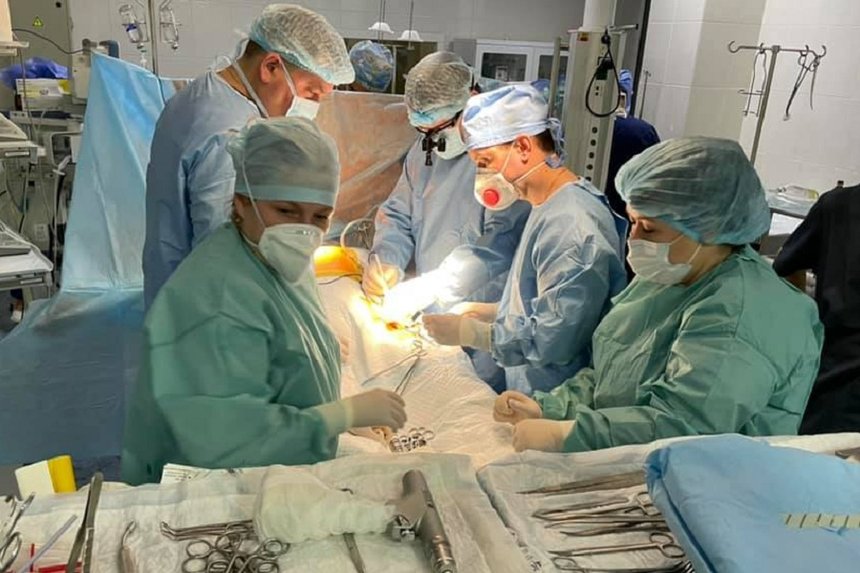 Серце було зупинене майже пів години: унікальну операцію провели медики у Вінниці (ФОТО) / Новости Винницы и области / Інформаційний портал На Париже Новини Вінниці / Серце було зупинене майже пів години: унікальну операцію провели медики у Вінниці (ФОТО)