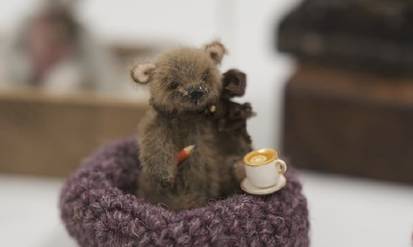 Як вінничанка дивує поціновувачів краси мініатюрними ведмедиками (ВІДЕО) / Новости Винницы и области / Інформаційний портал На Парижі Новини Вінниці / Як вінничанка дивує поціновувачів краси мініатюрними ведмедиками (ВІДЕО)