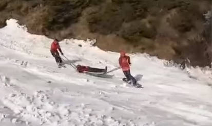 Рятувальники опублікували відео порятунку із засніженої вершини у Карпатах травмованого вінничанина / Новости Винницы и области / Інформаційний портал На Парижі Новини Вінниці / Рятувальники опублікували відео порятунку із засніженої вершини у Карпатах травмованого вінничанина