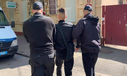 За фактом «жорсткого» затримання вінничанина на 9 травня поліцією проводиться службове розслідування (ВІДЕО) / Новости Винницы и области / Інформаційний портал На Парижі Новини Вінниці / За фактом «жорсткого» затримання вінничанина на 9 травня поліцією проводиться службове розслідування (ВІДЕО)