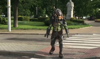 Вінницею прогулювався голлівудський «Хижак» (ВІДЕО) / Новости Винницы и области / Інформаційний портал На Парижі Новини Вінниці / Вінницею прогулювався голлівудський «Хижак» (ВІДЕО)