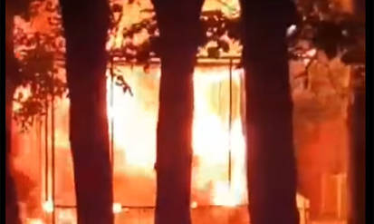 В Центральному парку Вінниці пожежа знищила атракціон (ВІДЕО) / Новости Винницы и области / Інформаційний портал На Парижі Новини Вінниці / В Центральному парку Вінниці пожежа знищила атракціон (ВІДЕО)