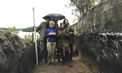 У Вінниці під час розкопок знайшли пряжку 11 сторіччя (ФОТО) / Новости Винницы и области / Інформаційний портал На Парижі Новини Вінниці / У Вінниці під час розкопок знайшли пряжку 11 сторіччя (ФОТО)