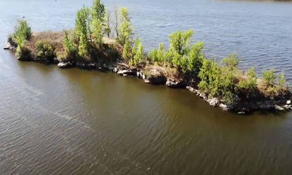 Незвичний безлюдний острів на Вінниччини показали з повітря (ВІДЕО) / Новости Винницы и области / Інформаційний портал На Парижі Новини Вінниці / Незвичний безлюдний острів на Вінниччини показали з повітря (ВІДЕО)