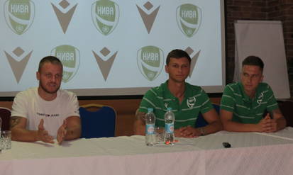 Зелено-білі та чорні. У вінницькій «Ниві» презентували нову форму та показали новачків команди / Новости Винницы и области / Інформаційний портал На Парижі Новини Вінниці / Зелено-білі та чорні. У вінницькій «Ниві» презентували нову форму та показали новачків команди