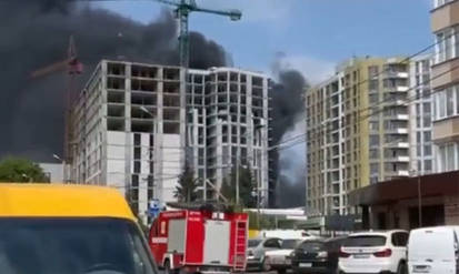 У Вінниці горить недобудова з майбутнім елітним житлом (ВІДЕО) / Новости Винницы и области / Інформаційний портал На Парижі Новини Вінниці / У Вінниці горить недобудова з майбутнім елітним житлом (ВІДЕО)