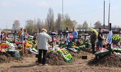 Вандали розтрощили на кладовищі у Вінниці близько 15 надгробків / Новости Винницы и области / Інформаційний портал На Парижі Новини Вінниці / Вандали розтрощили на кладовищі у Вінниці близько 15 надгробків