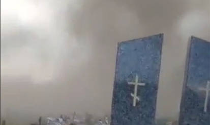 Поламані пам’ятники: Сабарівське кладовище у Вінниці опинилося в епіцентрі смерчу (ВІДЕО) / Новости Винницы и области / Інформаційний портал На Парижі Новини Вінниці / Поламані пам’ятники: Сабарівське кладовище у Вінниці опинилося в епіцентрі смерчу (ВІДЕО)