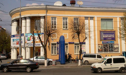 Барельєфи з творів «Сонцелюба» та старовинні підземелля: що приховує кінотеатр Коцюбинського, який планують перетворити на Business hub / Новости Винницы и области / Інформаційний портал На Парижі Новини Вінниці / Барельєфи з творів «Сонцелюба» та старовинні підземелля: що приховує кінотеатр Коцюбинського, який планують перетворити на Business hub