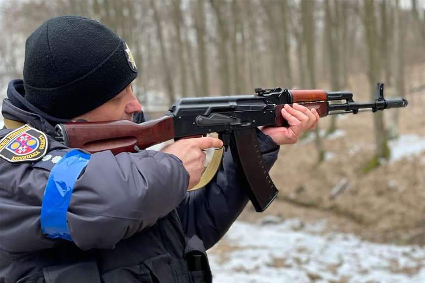 У Вінниці поліції щодня відточує навички прицільної стрільби / Новости Винницы и области / Інформаційний портал На Париже Новини Вінниці / У Вінниці поліції щодня відточує навички прицільної стрільби