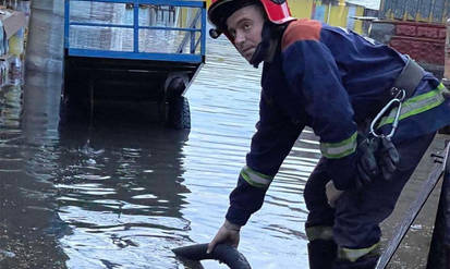 Наслідки негоди у Вінниці: на «Венецію» перетворився один з ринків / Новости Винницы и области / Інформаційний портал На Парижі Новини Вінниці / Наслідки негоди у Вінниці: на «Венецію» перетворився один з ринків