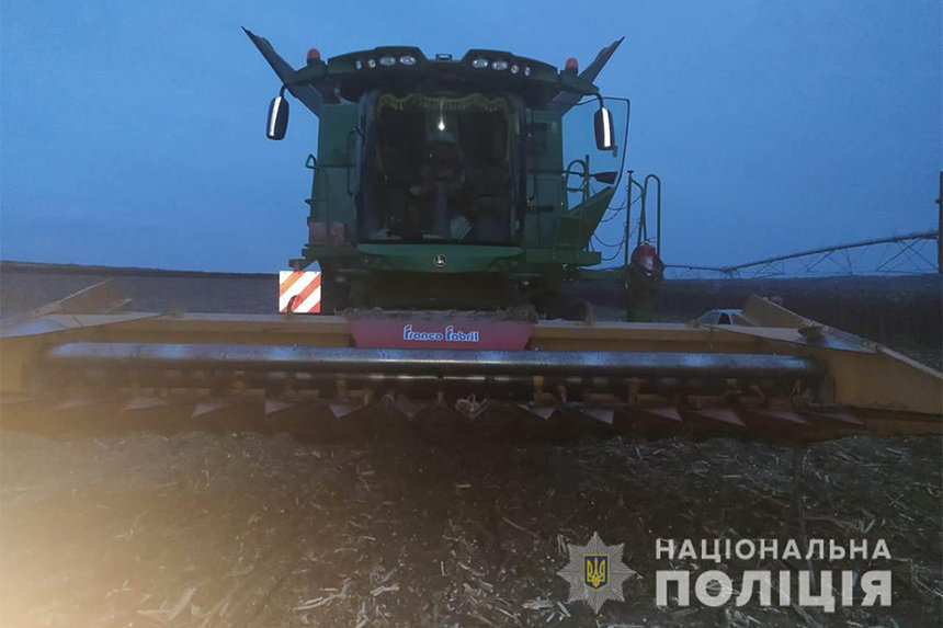 На Вінниччині через численні порушення поліція вилучила техніку та врожай ТОВ, яке належить білоруському підприємцеві / Новости Винницы и области / Інформаційний портал На Париже Новини Вінниці / На Вінниччині через численні порушення поліція вилучила техніку та врожай ТОВ, яке належить білоруському підприємцеві