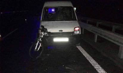 Поблизу Вінниці мікроавтобус збив велосипедиста. Поліція розслідує обставини ДТП / Новости Винницы и области / Інформаційний портал На Парижі Новини Вінниці / Поблизу Вінниці мікроавтобус збив велосипедиста. Поліція розслідує обставини ДТП